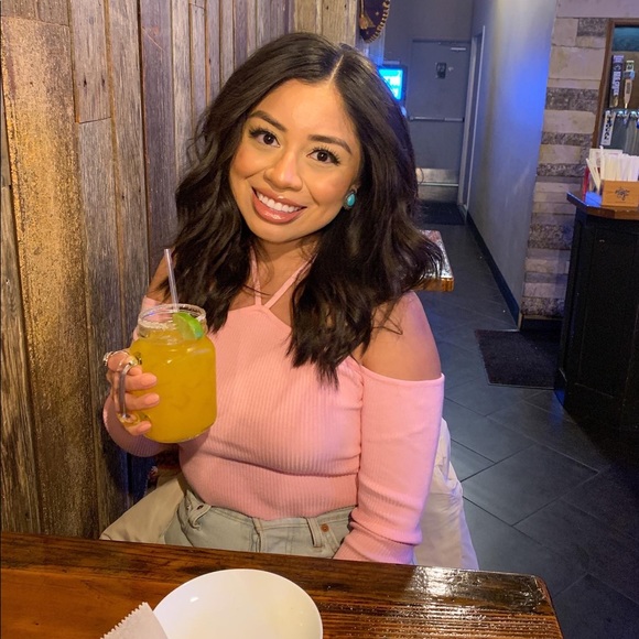 Meet your Posher, Bri - Picture 3 of 3